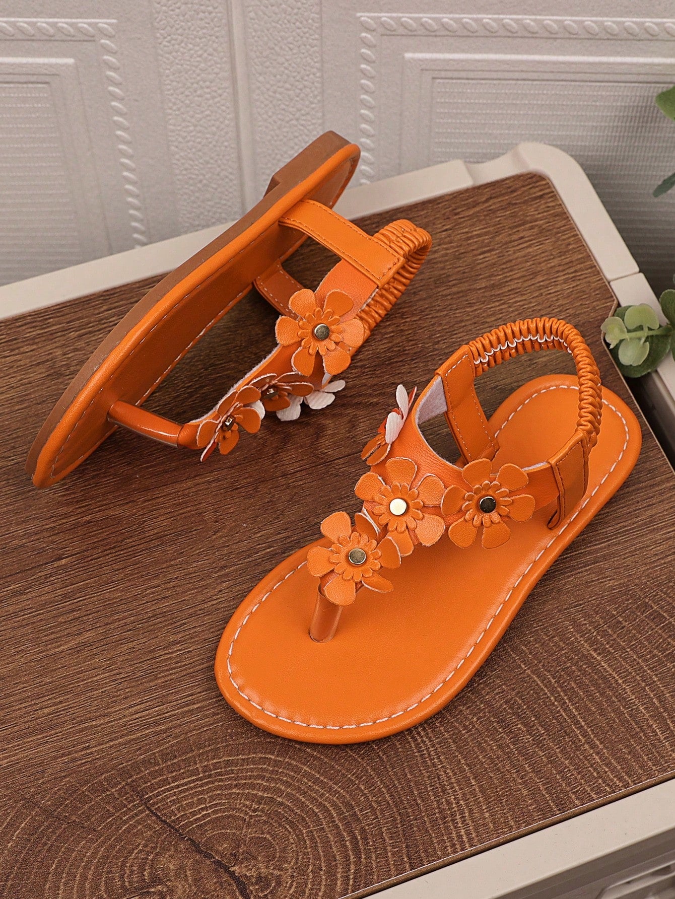 (Size Runs Small, Order One Size Up) 1 Pair Yellow Plus Size Girls' Flat Sandals, Solid Color PU Thong Strap With Metal Rhinestone Buckle, 4 Small Flower Decor, Elastic Slip-On Back, Round Toe Peep To