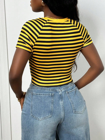Slaydiva 2025 Summer Casual Sexy Street Wear Y2K Black And Yellow Stripes Letter Print Round Neck Slim Women T-Shirt School Music Festivals Crop Top Night Out