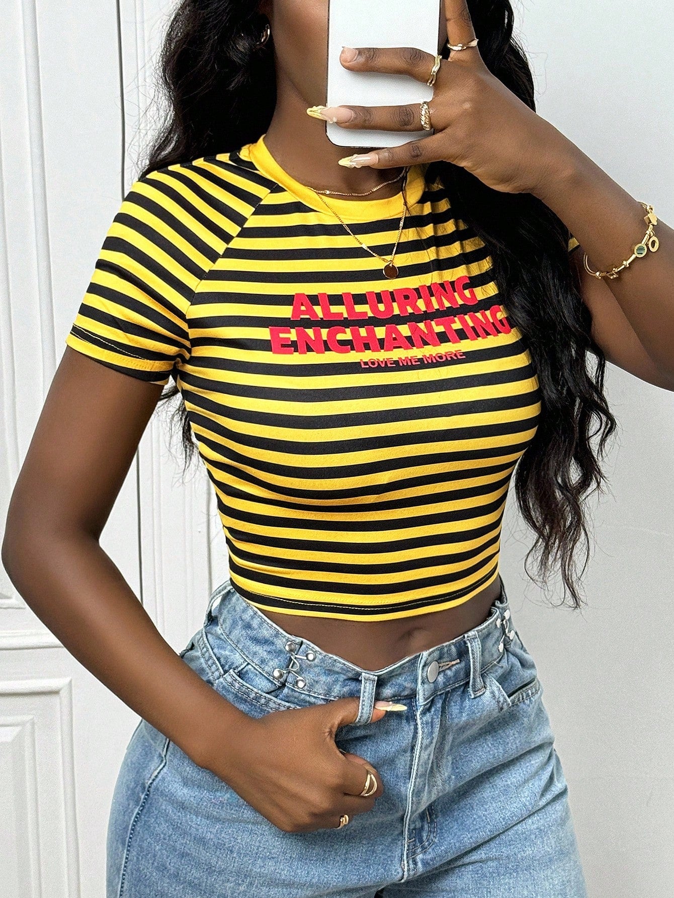 Slaydiva 2025 Summer Casual Sexy Street Wear Y2K Black And Yellow Stripes Letter Print Round Neck Slim Women T-Shirt School Music Festivals Crop Top Night Out