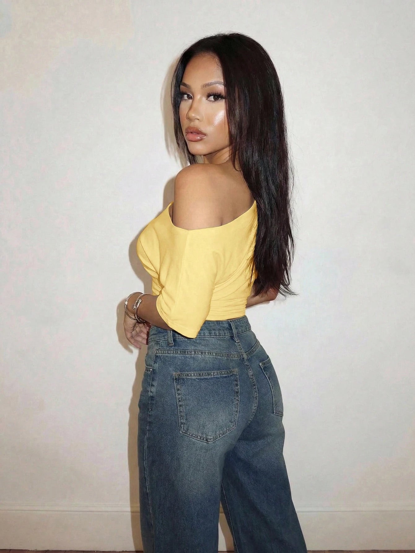 Slaydiva Women's All White Summer Off-Shoulder T-Shirt Top,Seksi Chic Party Everyday Night Elegant Sexy Loose Fit Waist Pleated Y2k Fitted Blouse Working Tops