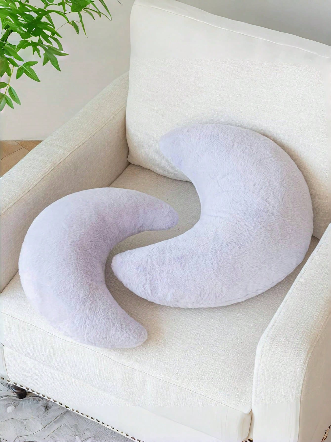 Soft Faux Fur Moon Shaped Decorative Throw Pillow, Suitable For Bedroom, Bed And Sofa, Easter Decor Cushion, Applicable For Spring Sofa, Bedroom, Living Room, Light Pink