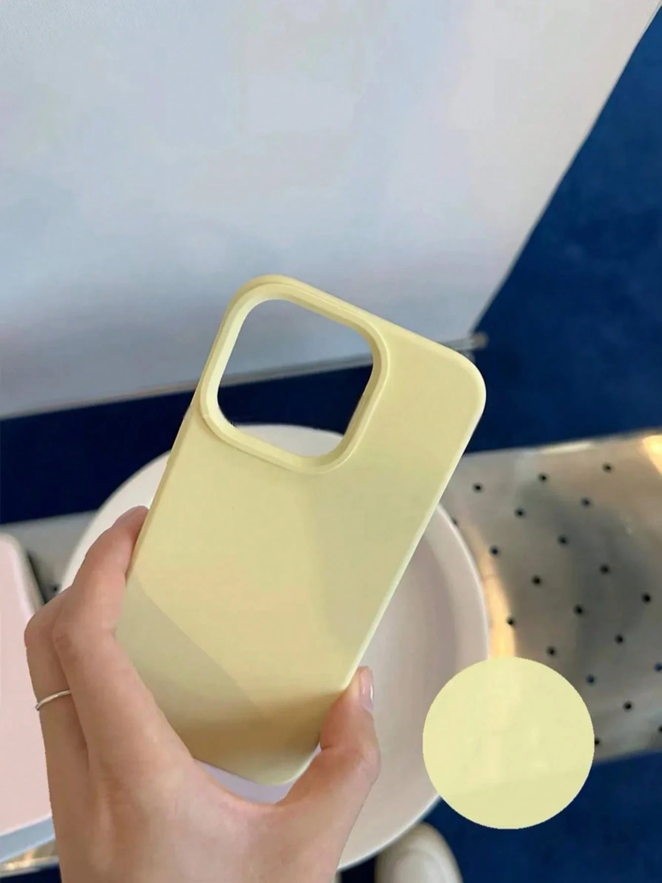 Solid Color Silicone TPU Shockproof Basic Liquid Silicone Phone Case Genuine Cream Yellow TPU Prevents Yellowing Soft-Level Protection Compatible With IPhone Spring Pastel Birthday Gift