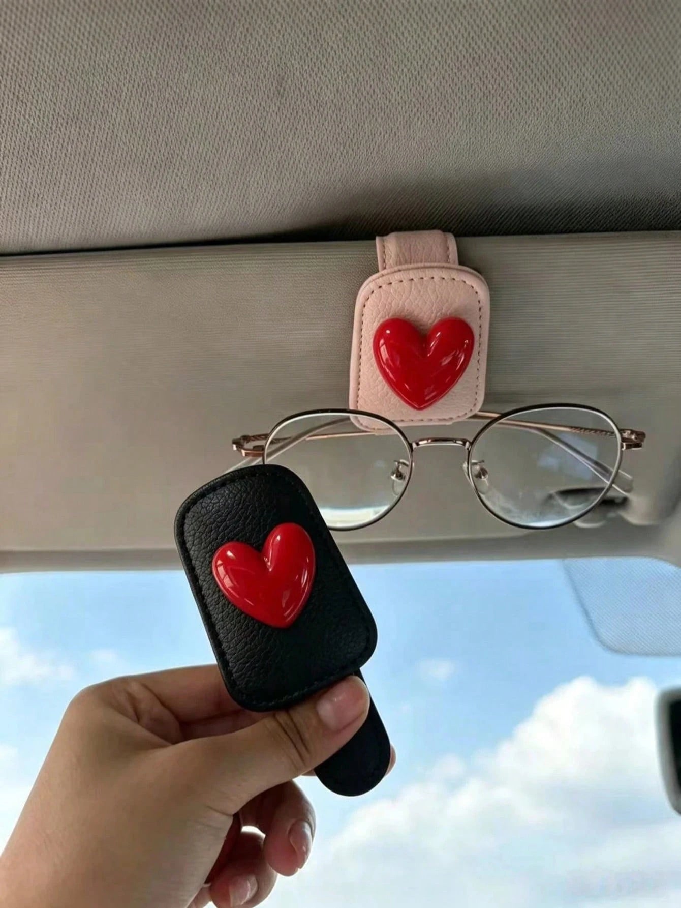 Sweet & Cool Red Heart Car Fashion Glasses Clip, Non-Slip Leather Sun Visor Fashion Glasses Holder, Highly Attractive Car Interior Decor