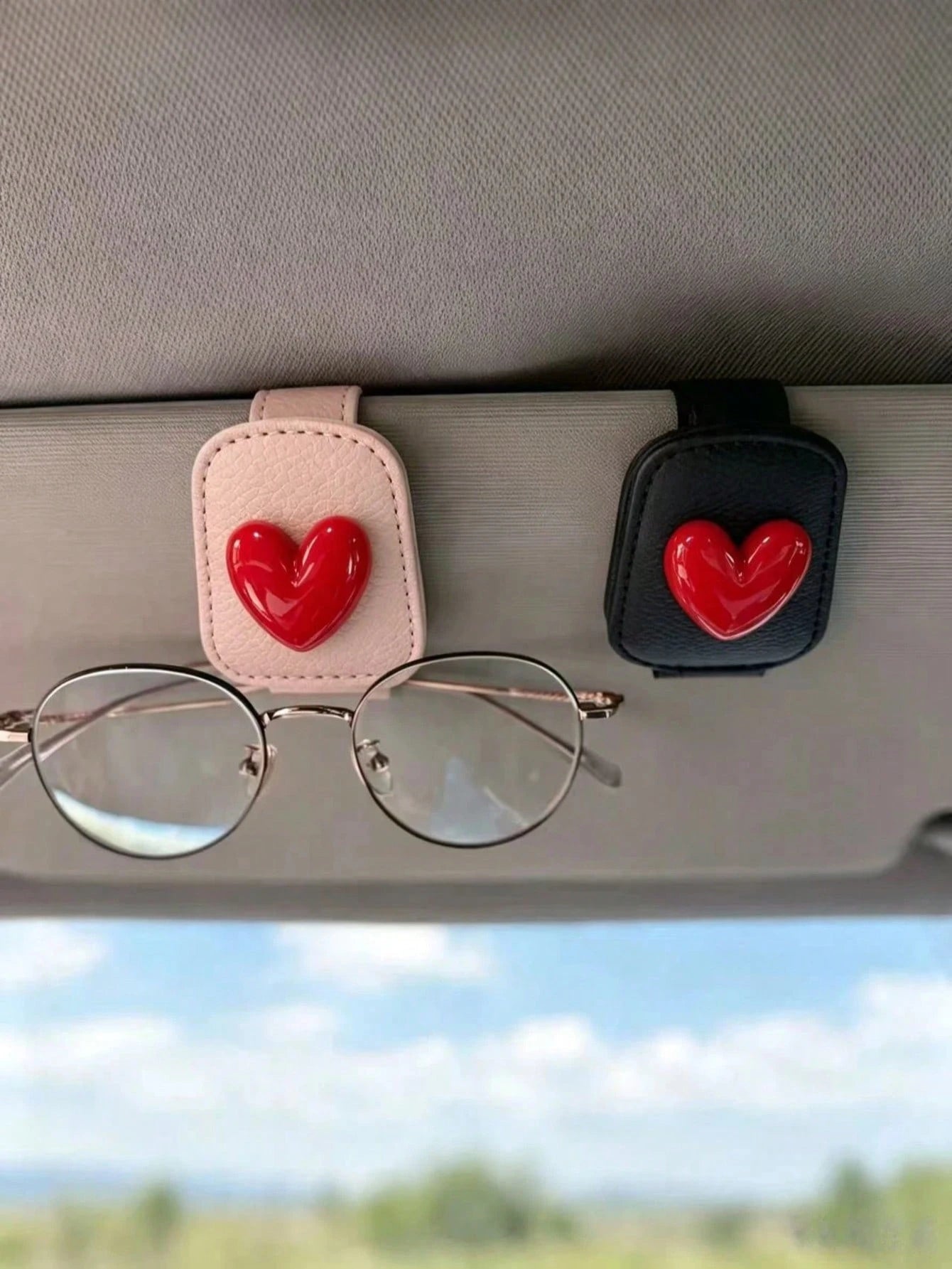 Sweet & Cool Red Heart Car Fashion Glasses Clip, Non-Slip Leather Sun Visor Fashion Glasses Holder, Highly Attractive Car Interior Decor