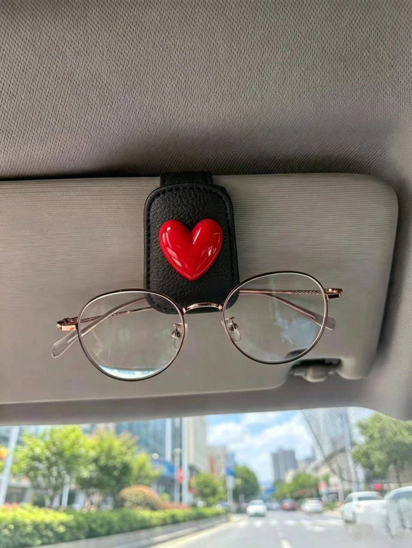 Sweet & Cool Red Heart Car Fashion Glasses Clip, Non-Slip Leather Sun Visor Fashion Glasses Holder, Highly Attractive Car Interior Decor