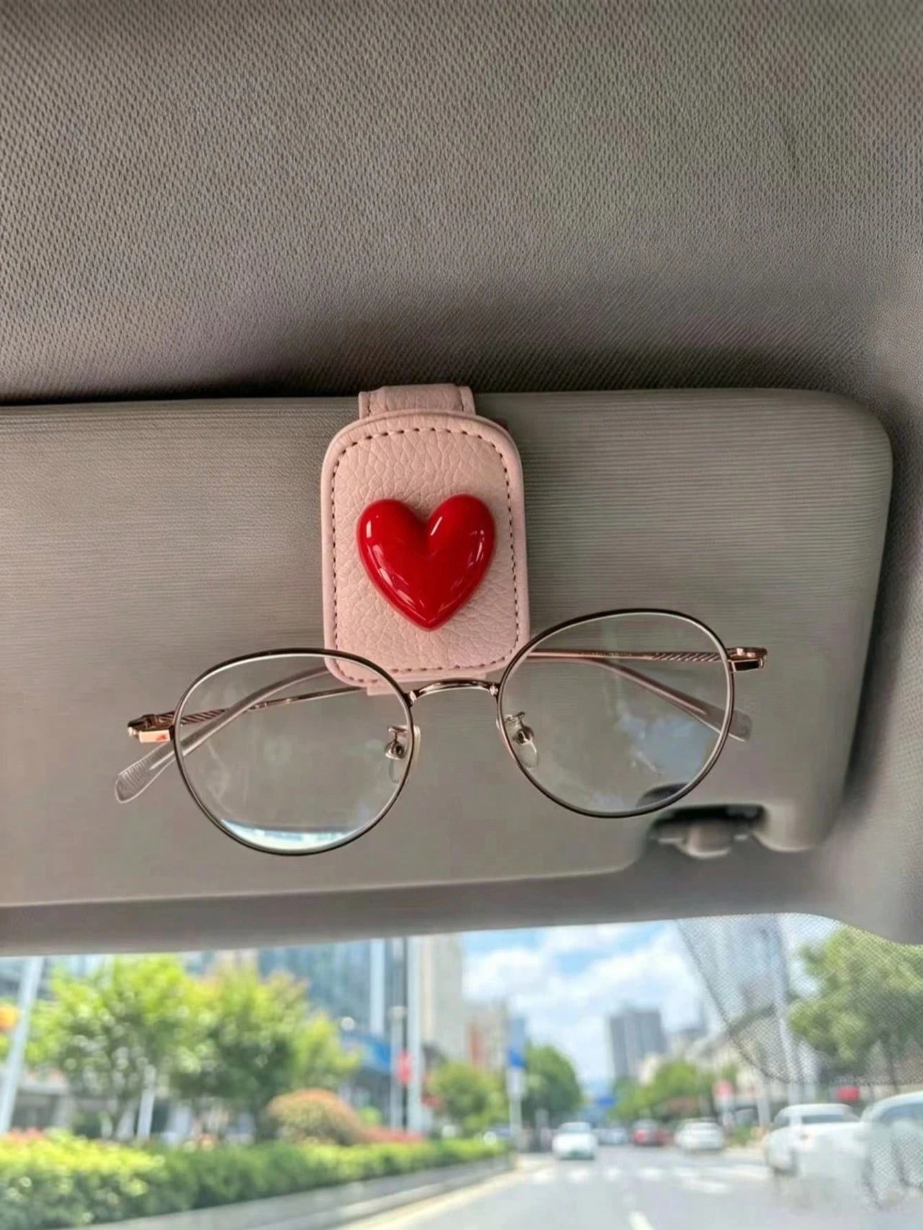 Sweet & Cool Red Heart Car Fashion Glasses Clip, Non-Slip Leather Sun Visor Fashion Glasses Holder, Highly Attractive Car Interior Decor