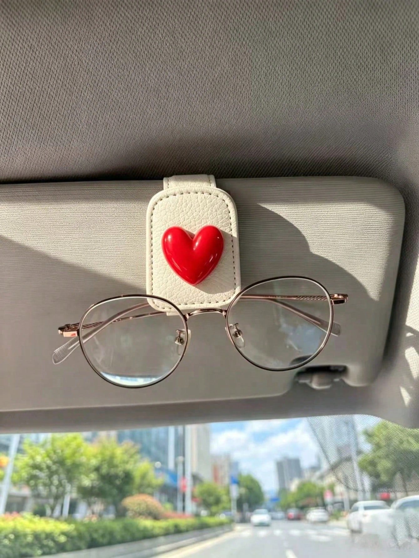 Sweet & Cool Red Heart Car Fashion Glasses Clip, Non-Slip Leather Sun Visor Fashion Glasses Holder, Highly Attractive Car Interior Decor
