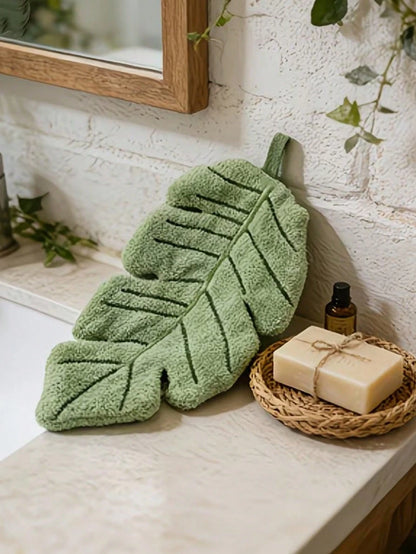 These Hand Towels Feature A Banana Leaf Pattern Design And Are Made Of Soft, Absorbent Coral Fleece. Perfect For Use In Bathrooms, Kitchens And Home Environments, They Are An Excellent Gift For Plant
