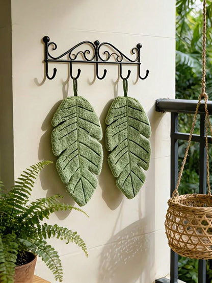 These Hand Towels Feature A Banana Leaf Pattern Design And Are Made Of Soft, Absorbent Coral Fleece. Perfect For Use In Bathrooms, Kitchens And Home Environments, They Are An Excellent Gift For Plant