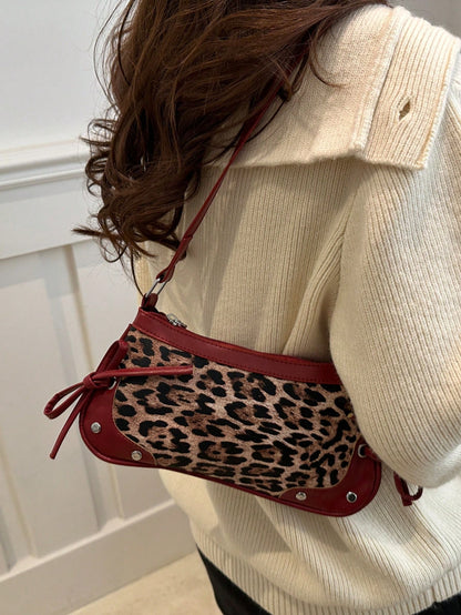 This New Shoulder Bag Features A Simple And Stylish Design With A Leopard Print Pattern For Decoration And A Sharp Color Contrast. It Has A Foldable Design, Allowing It To Be Used As Both A Clutch And