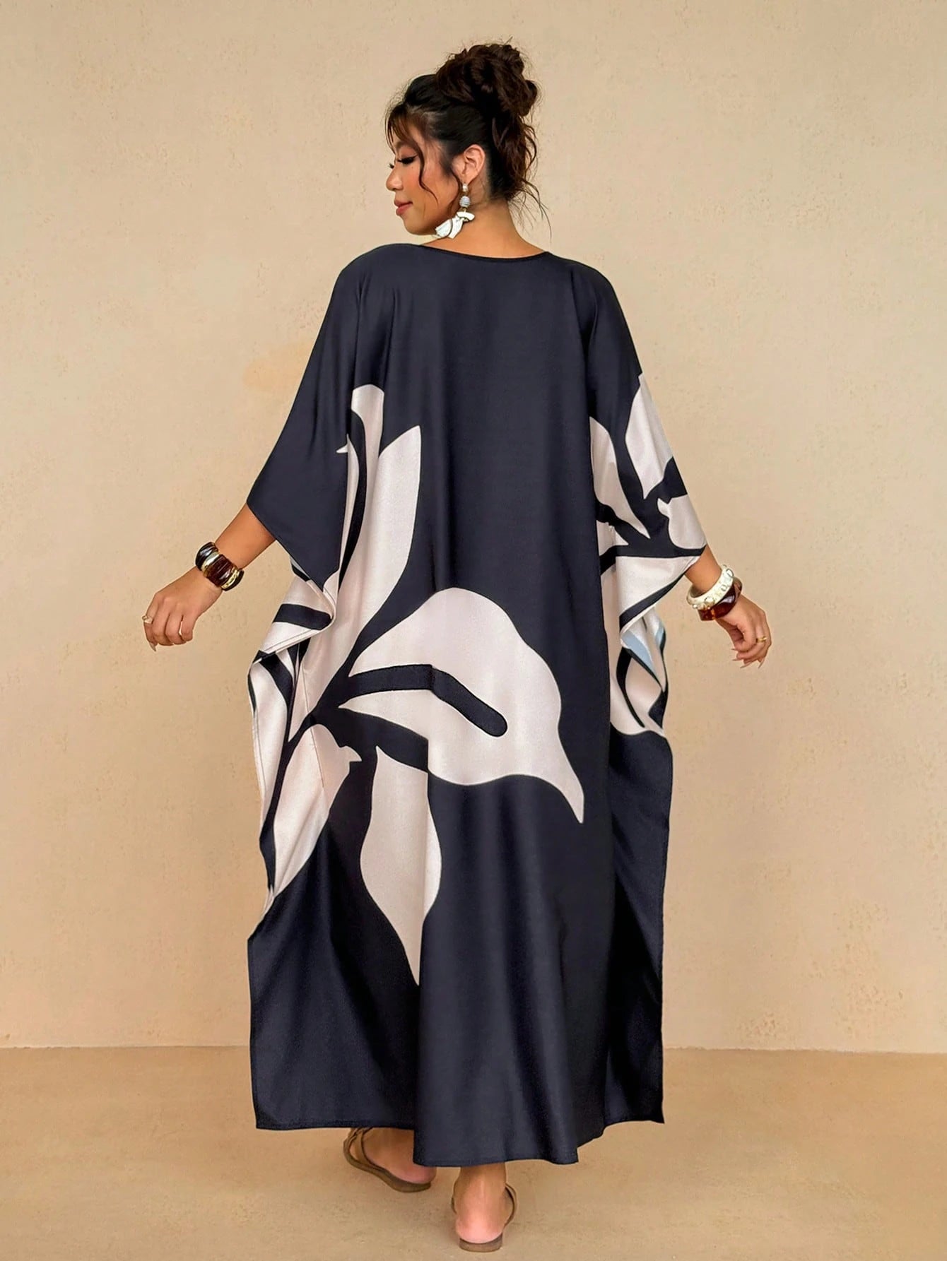 Travachic Women's Plus Size Resort Wear| Black And White Large Leaf Print V-Neck Kaftan Dress- Loose Batwing Sleeve Maxi Beach Cover Up Boho Maxi Dress