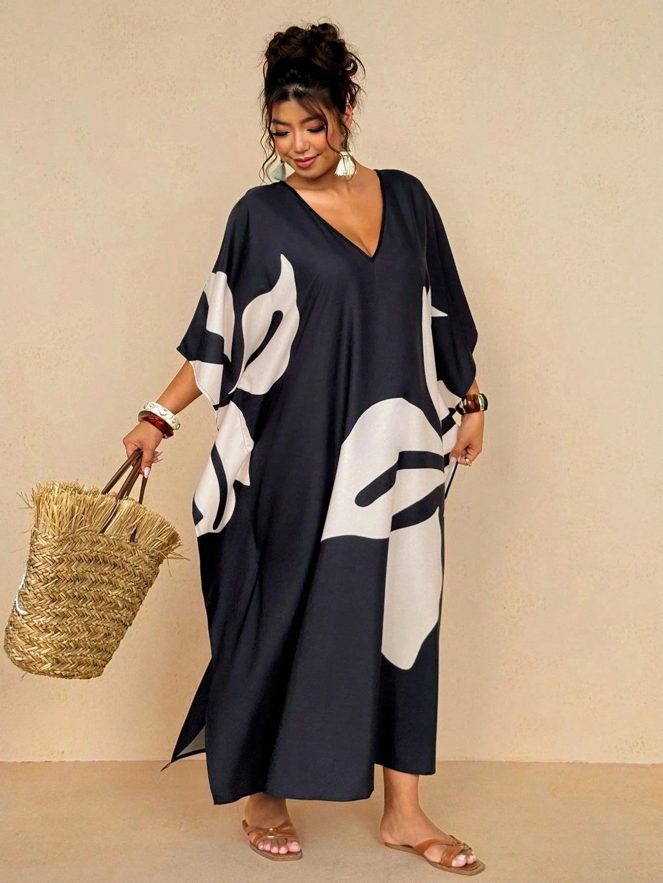 Travachic Women's Plus Size Resort Wear| Black And White Large Leaf Print V-Neck Kaftan Dress- Loose Batwing Sleeve Maxi Beach Cover Up Boho Maxi Dress
