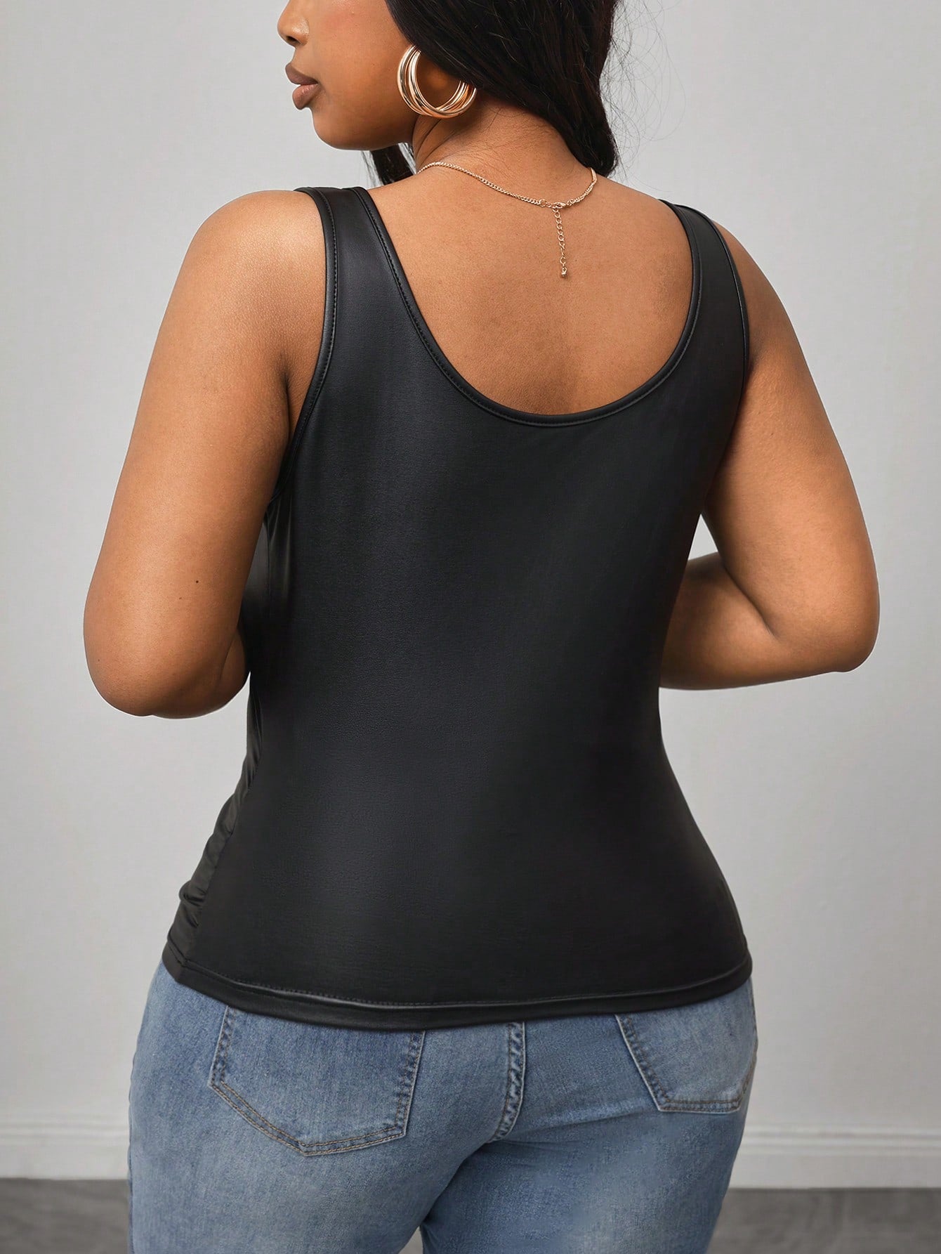 Truni Plus Size Casual All-Match Black Faux Leather Cami Top With Deep U-Neck And Racerback, For Pear Triangle Body Shape, For Body Shape, For Summer