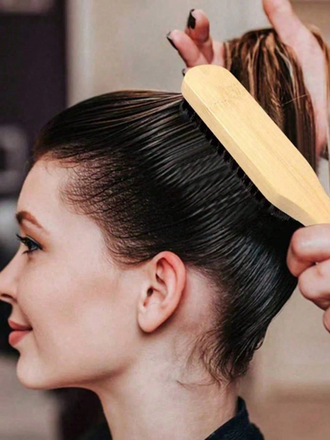 Unisex Boar Bristle Hair Brush, Fragrance-Free Professional Hairstyling Brush. Can Smooth Frizzy Hair, Shape Hairstyles, Increase Hair Volume, With A Wooden Handle For Brushing Hair, Controlling The H