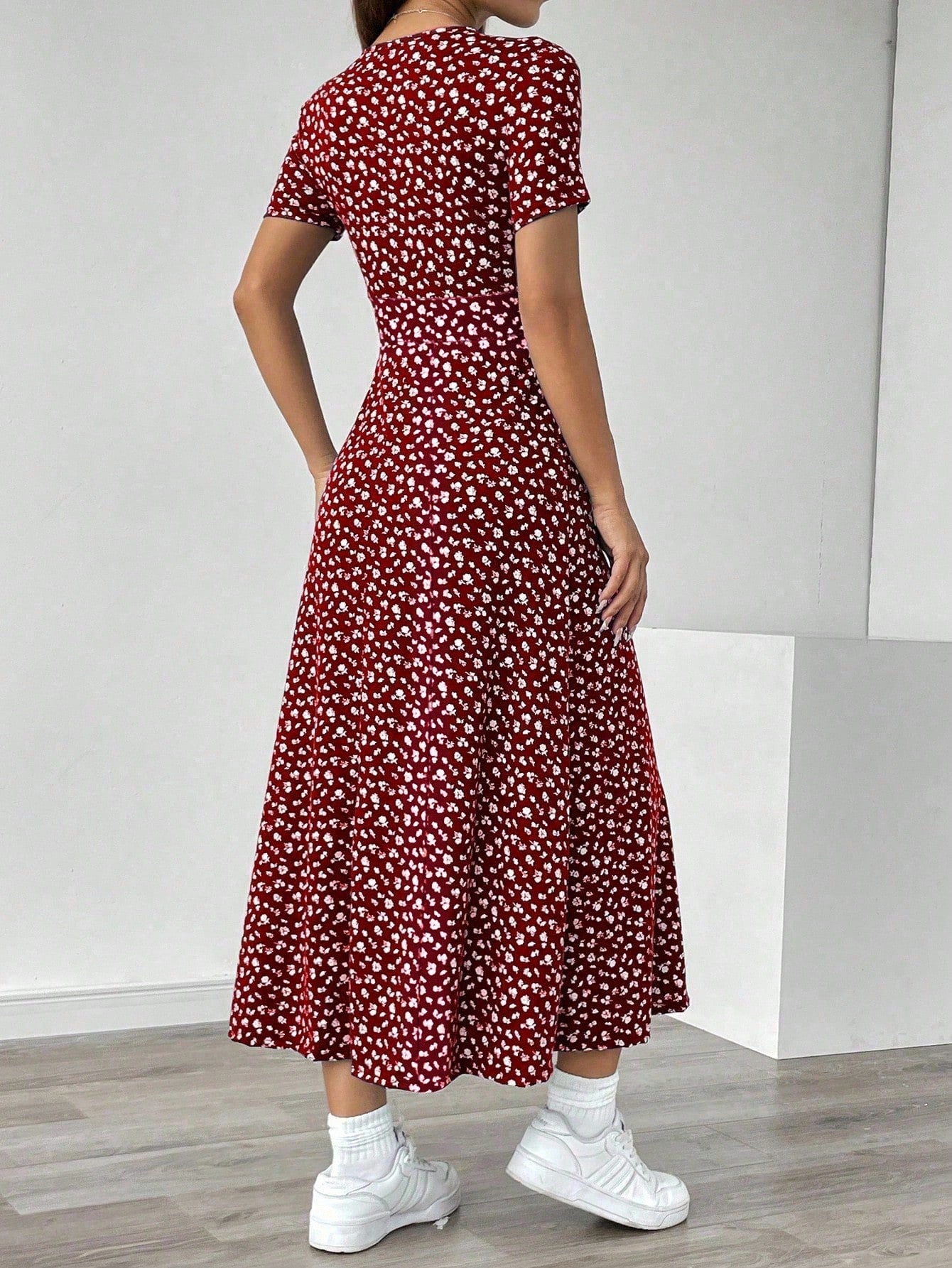 Unity Ladies' V-Neck Ditsy Floral Short Sleeve Casual Summer Dress (Random Cut) Maxi Women Outfit,Petite Women