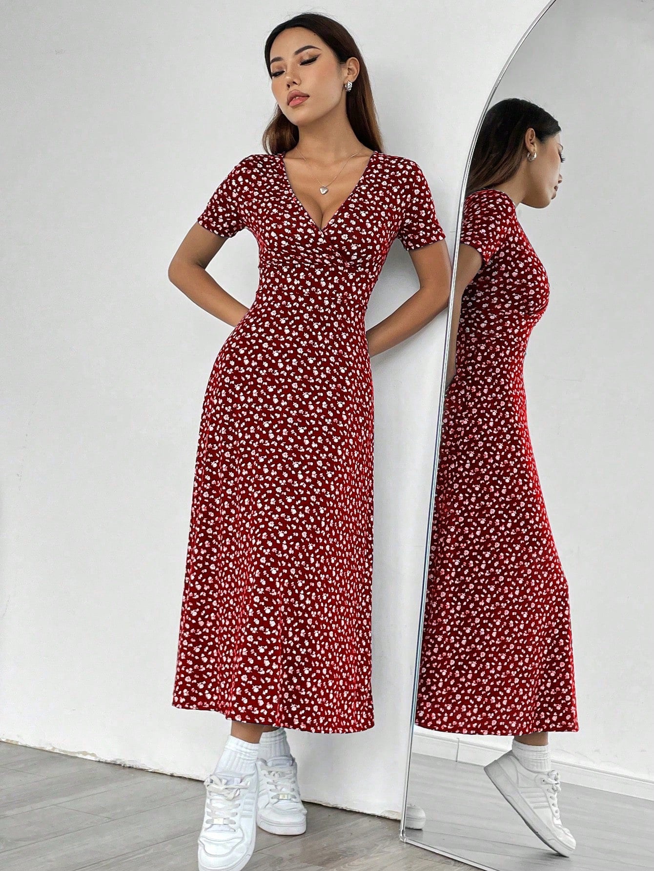 Unity Ladies' V-Neck Ditsy Floral Short Sleeve Casual Summer Dress (Random Cut) Maxi Women Outfit,Petite Women