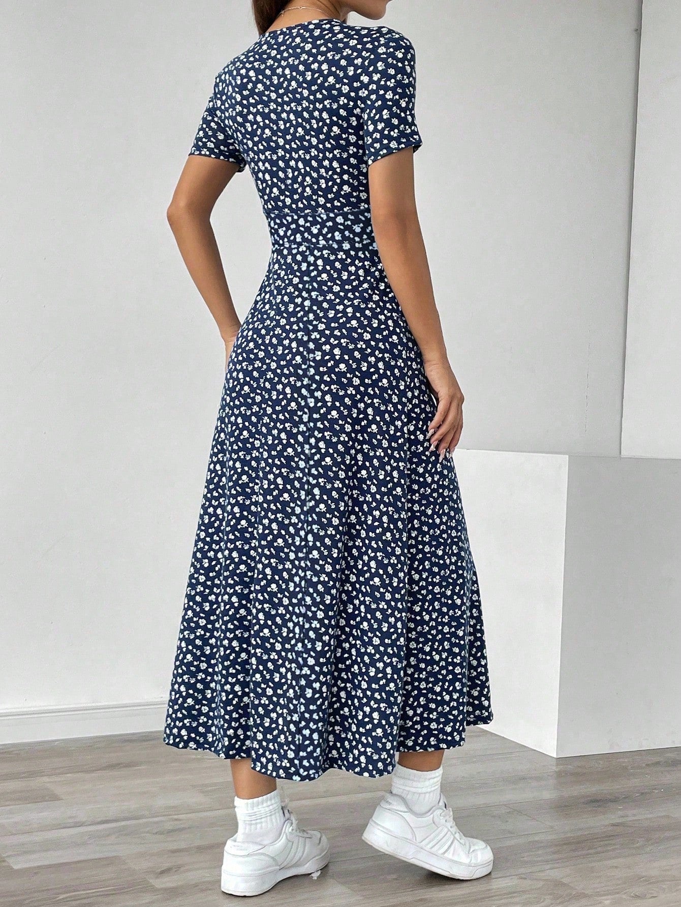 Unity Ladies' V-Neck Ditsy Floral Short Sleeve Casual Summer Dress (Random Cut) Maxi Women Outfit,Petite Women