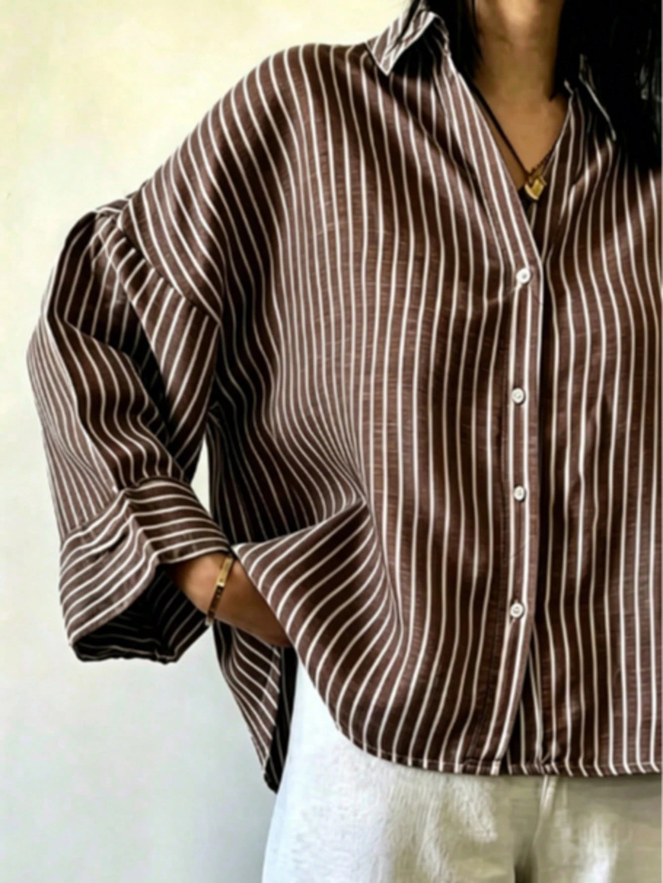 Women's Casual Coffee-Colored Striped Top, Coffee And White Striped Shirt, Classic Shirt Collar, Dropped Shoulder Sleeves, Wrist-Length Sleeves, Suitable For Spring And Autumn Wear.