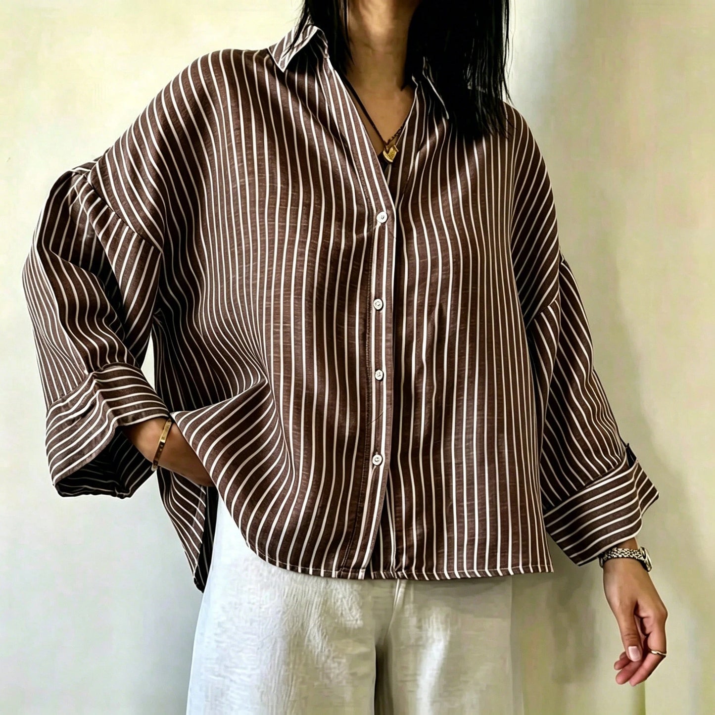Women's Casual Coffee-Colored Striped Top, Coffee And White Striped Shirt, Classic Shirt Collar, Dropped Shoulder Sleeves, Wrist-Length Sleeves, Suitable For Spring And Autumn Wear.