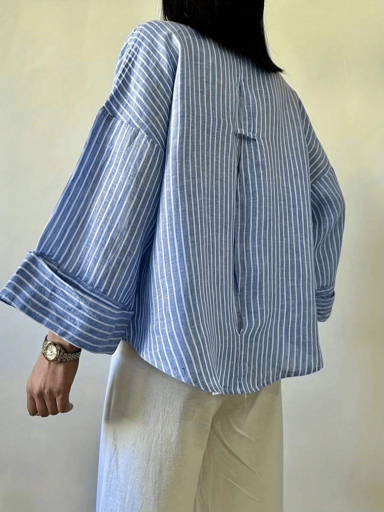 Women's Casual Coffee-Colored Striped Top, Coffee And White Striped Shirt, Classic Shirt Collar, Dropped Shoulder Sleeves, Wrist-Length Sleeves, Suitable For Spring And Autumn Wear.