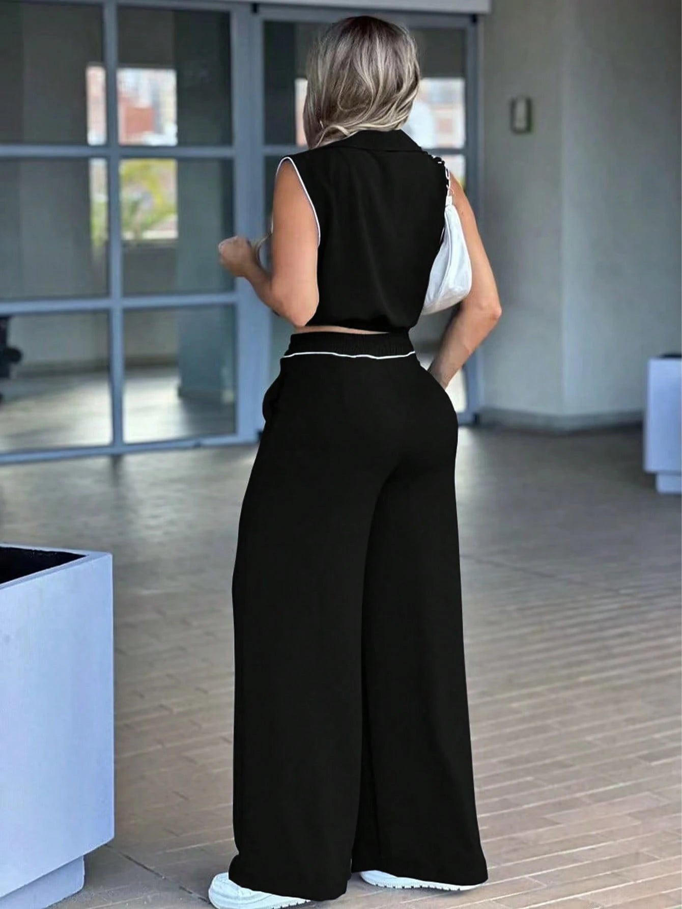 Women's Minimalist Commuter Casual 2-Piece Set, Sleeveless High Waist Collared Top With Pockets And Faux Drawstring, Spring/Summer Black Elegant