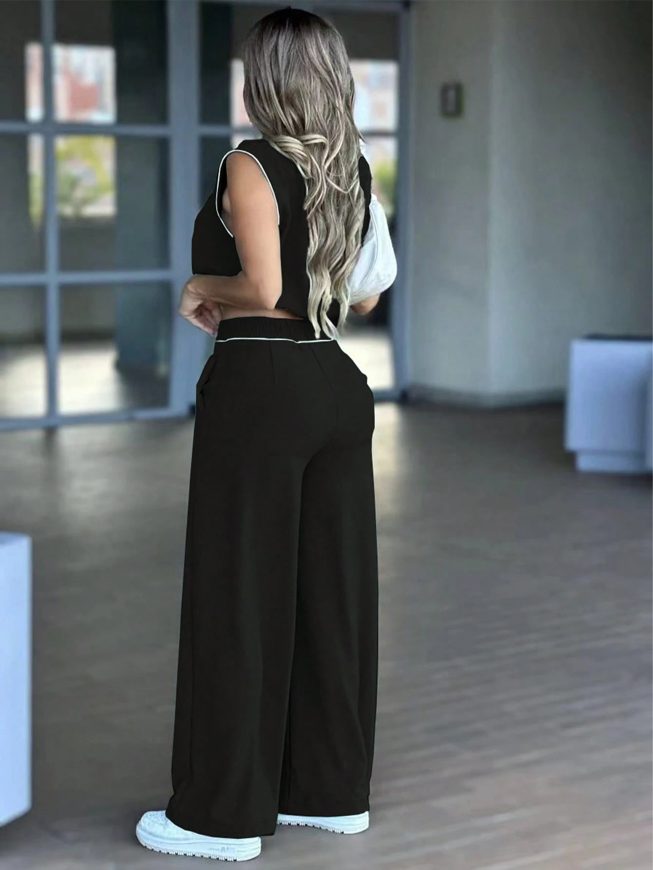 Women's Minimalist Commuter Casual 2-Piece Set, Sleeveless High Waist Collared Top With Pockets And Faux Drawstring, Spring/Summer Black Elegant