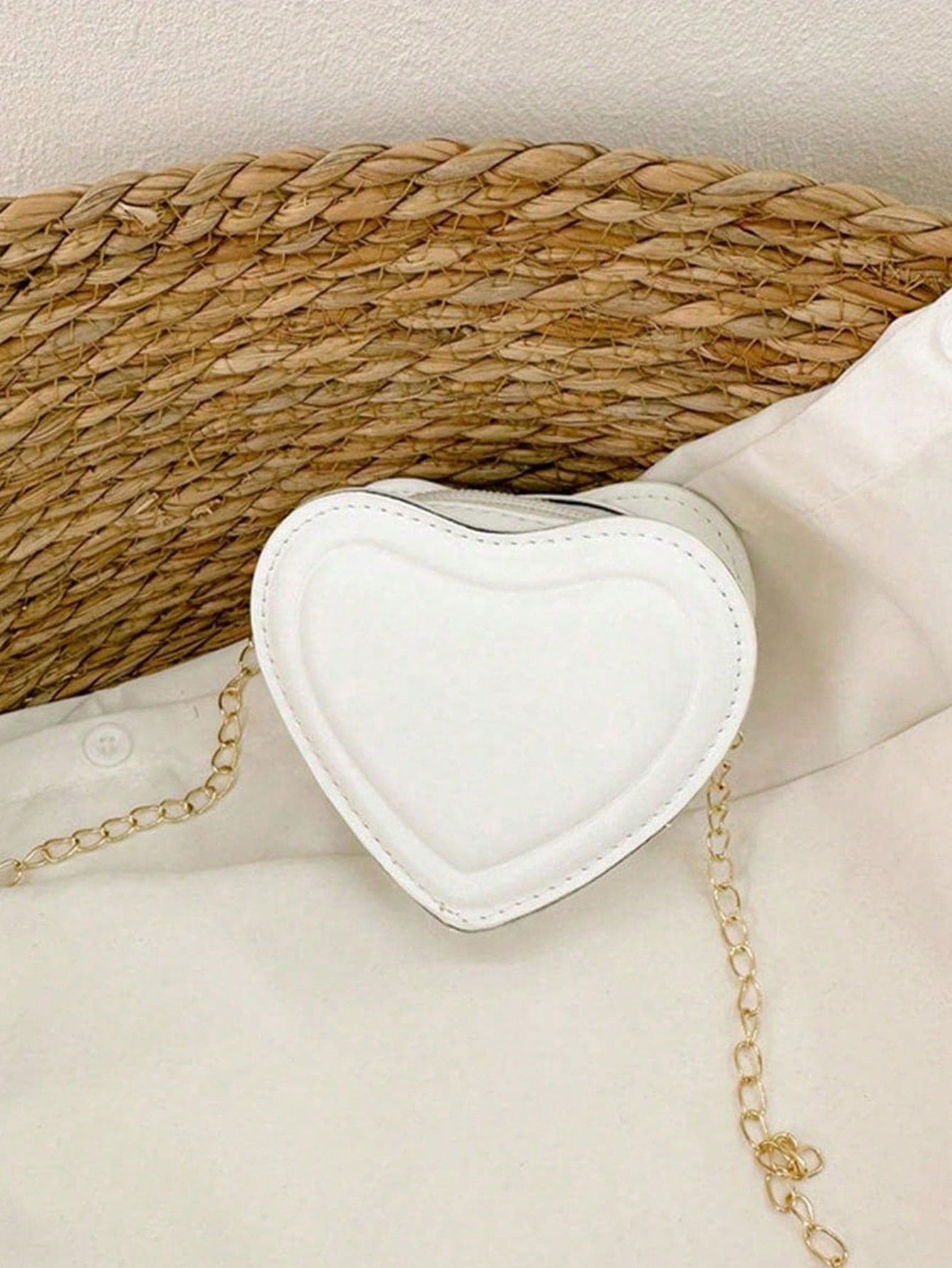 Women's Solid Color Heart Shaped Chain Shoulder Bag