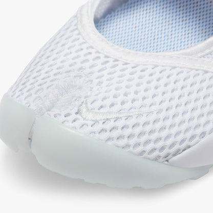 Nike Women's Air Rift Breathe. Close-up of white split-toe sneaker showing mesh upper, stitched trim and adjustable forefoot strap.